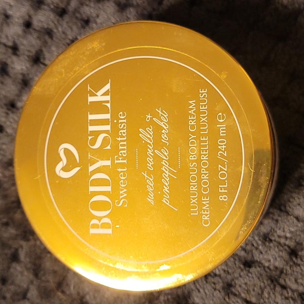 MaryKay Body Silk sweet vanilla and pineapple sorbet new